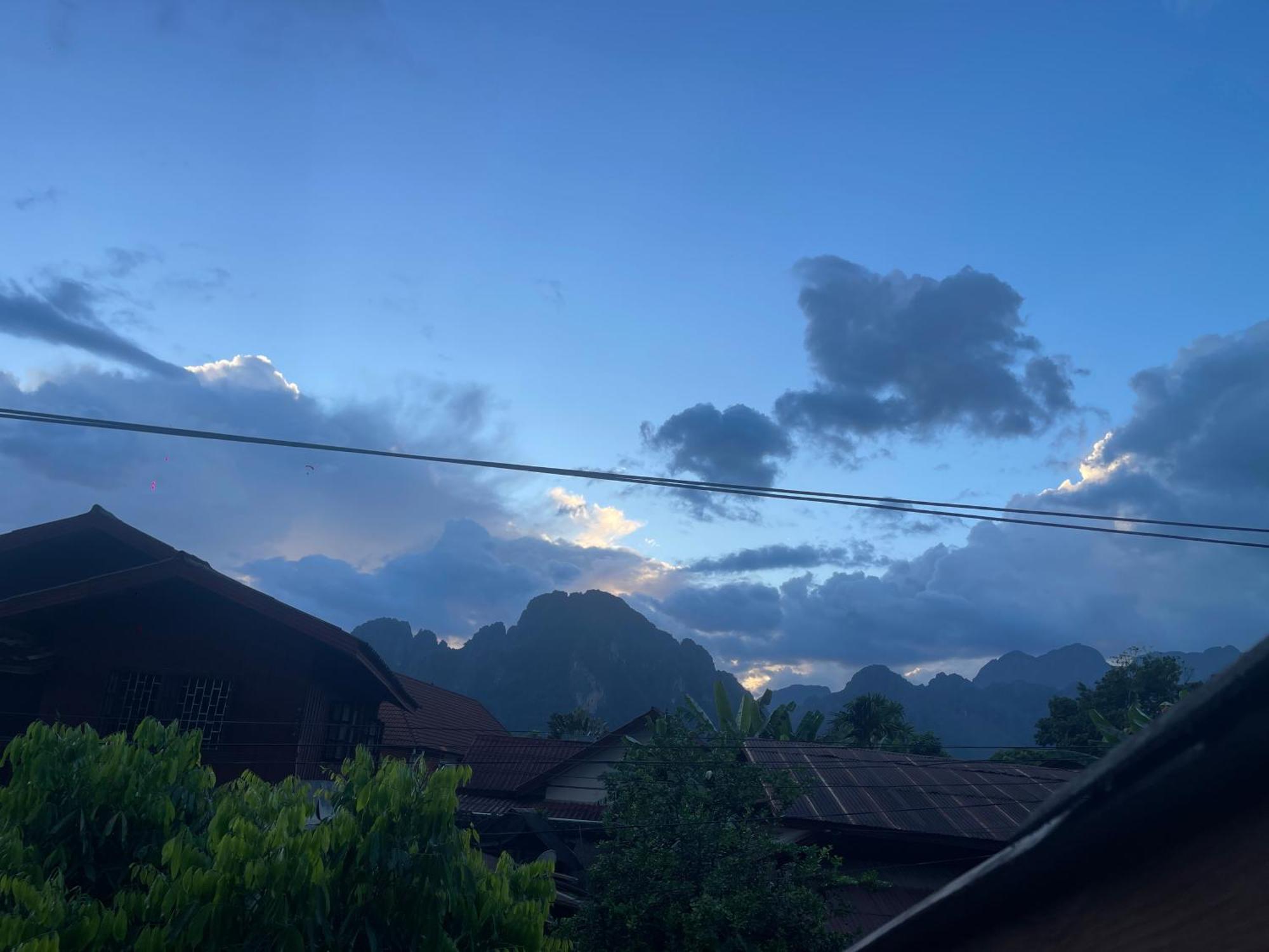Outland Hostel Vang Vieng Exterior photo