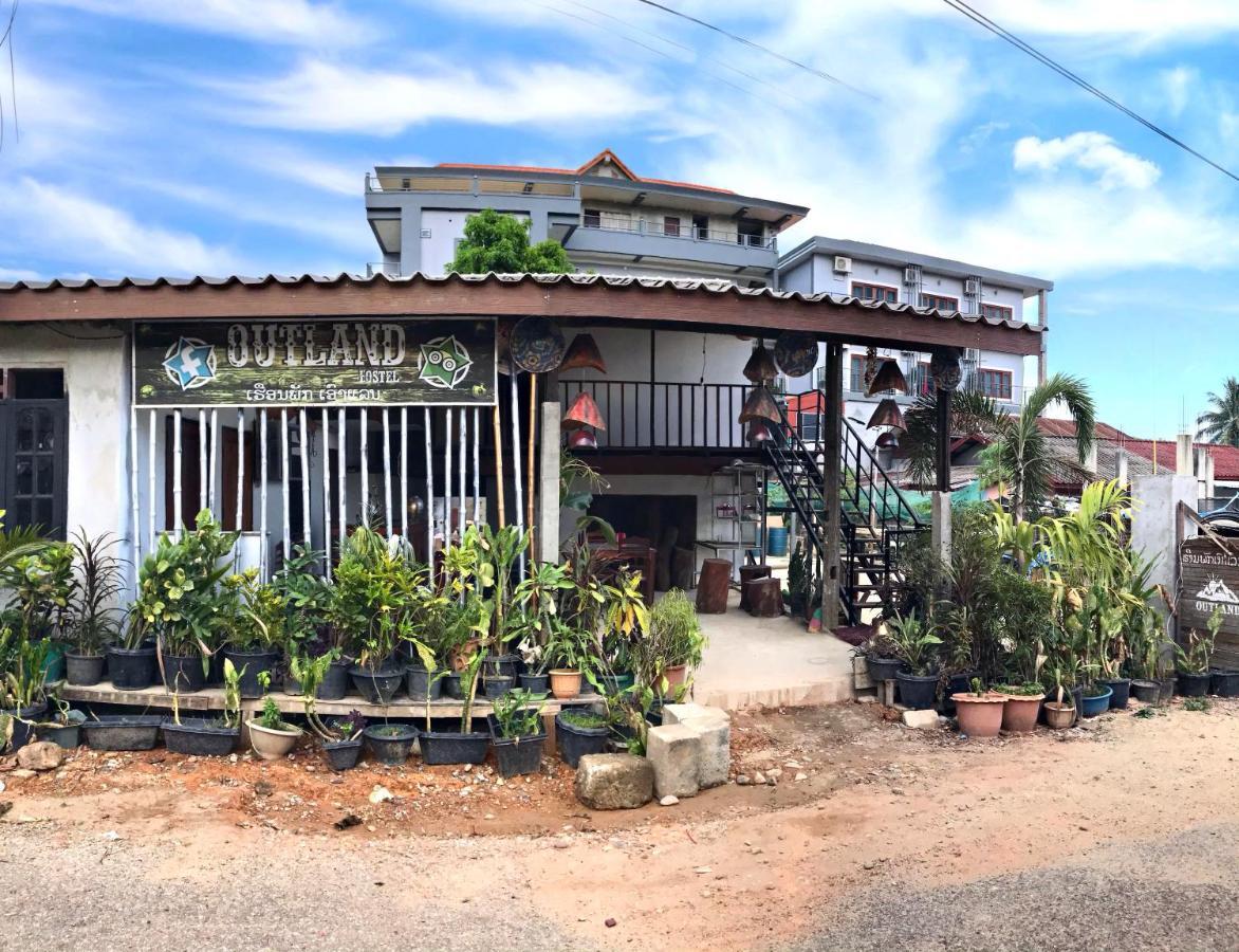 Outland Hostel Vang Vieng Exterior photo