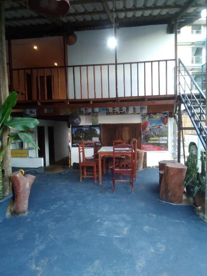Outland Hostel Vang Vieng Exterior photo